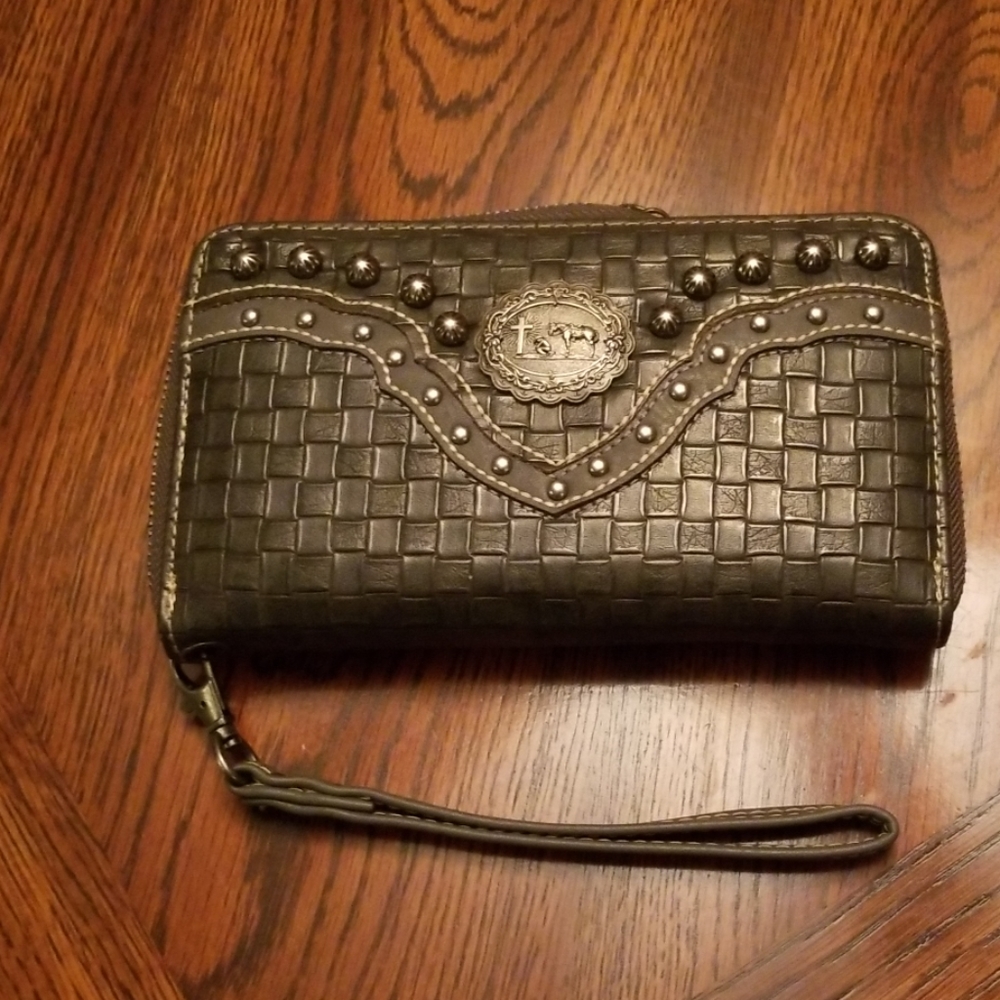 Women's wallet w/ hand strap